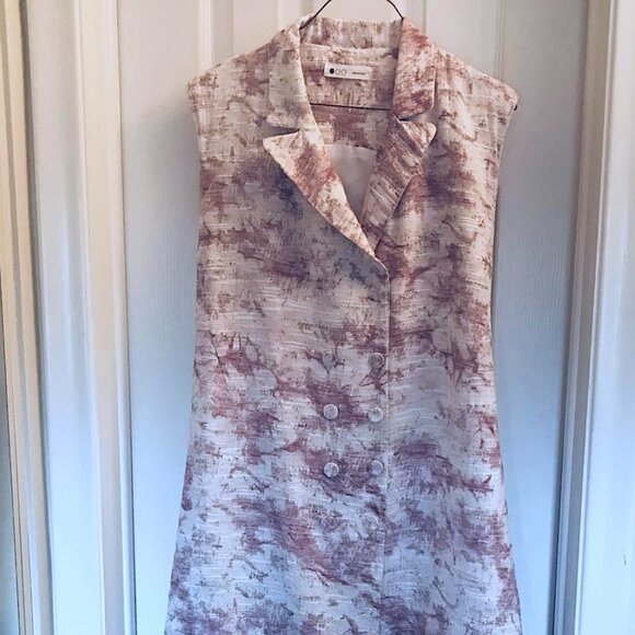 Cute Sleeveless Double Breasted Abstract Floral Vest in White and Purple - Picture 11 of 13